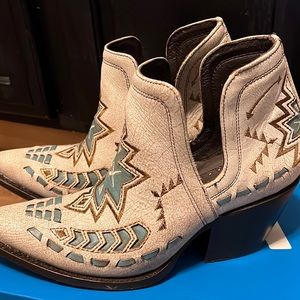 ARIAT WOMEN'S DIXON WESTERN BOOTIES SNIP TOE